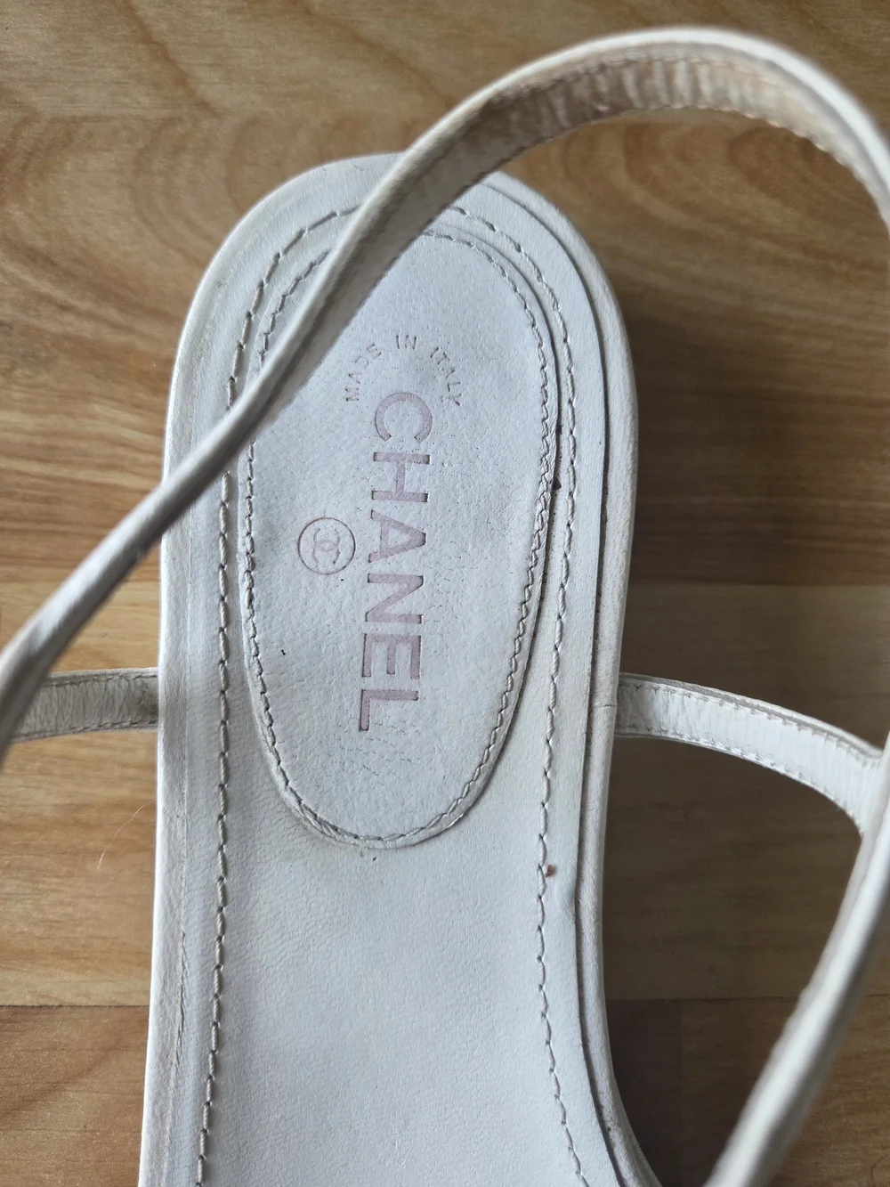 CHANEL White Leather Crystal CC Logo Chain T-Strap Flat Thong Sandals 37.5 C
